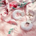 Love Cuffs White - obrazek 4