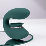 Twitch 3 - Rechargeable Vibrator & Suction - Silicone - 10 Speed - Forest Green - obrazek 9