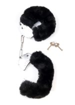 Kajdanki Fetish B - Series- Furry Cuffs Black - obrazek 3