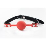 Red silicone ball gag with adjustable straps - obrazek 3